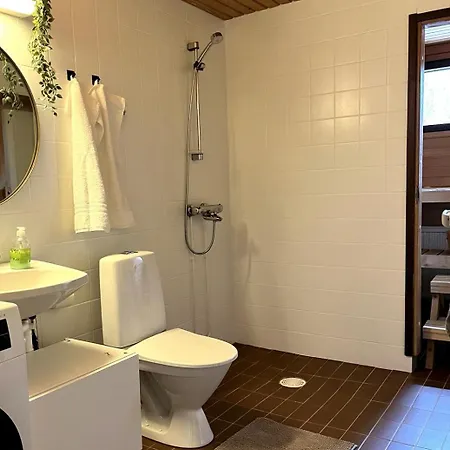 Apartman Peaceful One-bedroom Apartment, Private Yard And Parking
